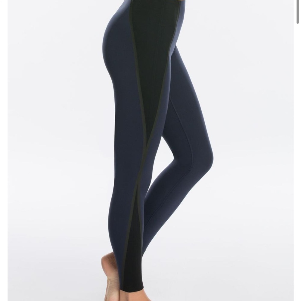Spanx Every.Wear Active Mesh Contour Leggings